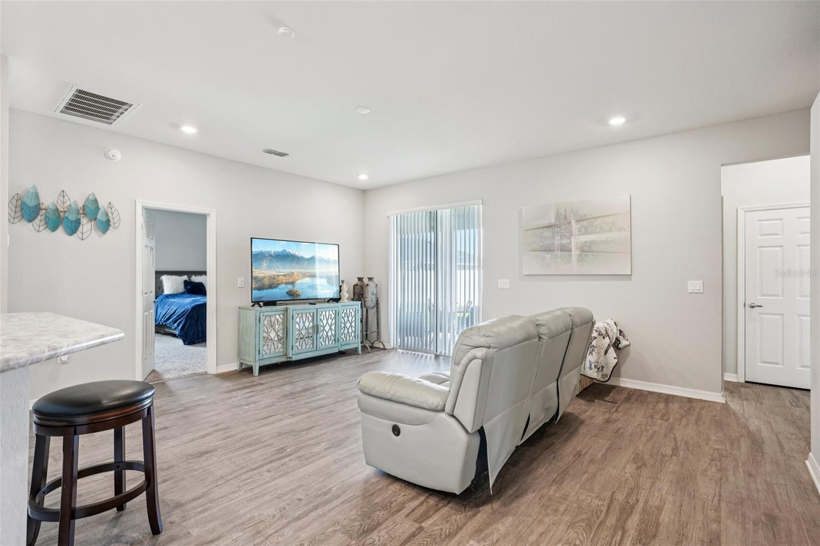 LANDINGS/EAGLE LAKE - Residential