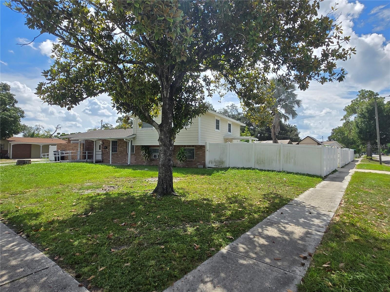 7710 W HANNA AVENUE
