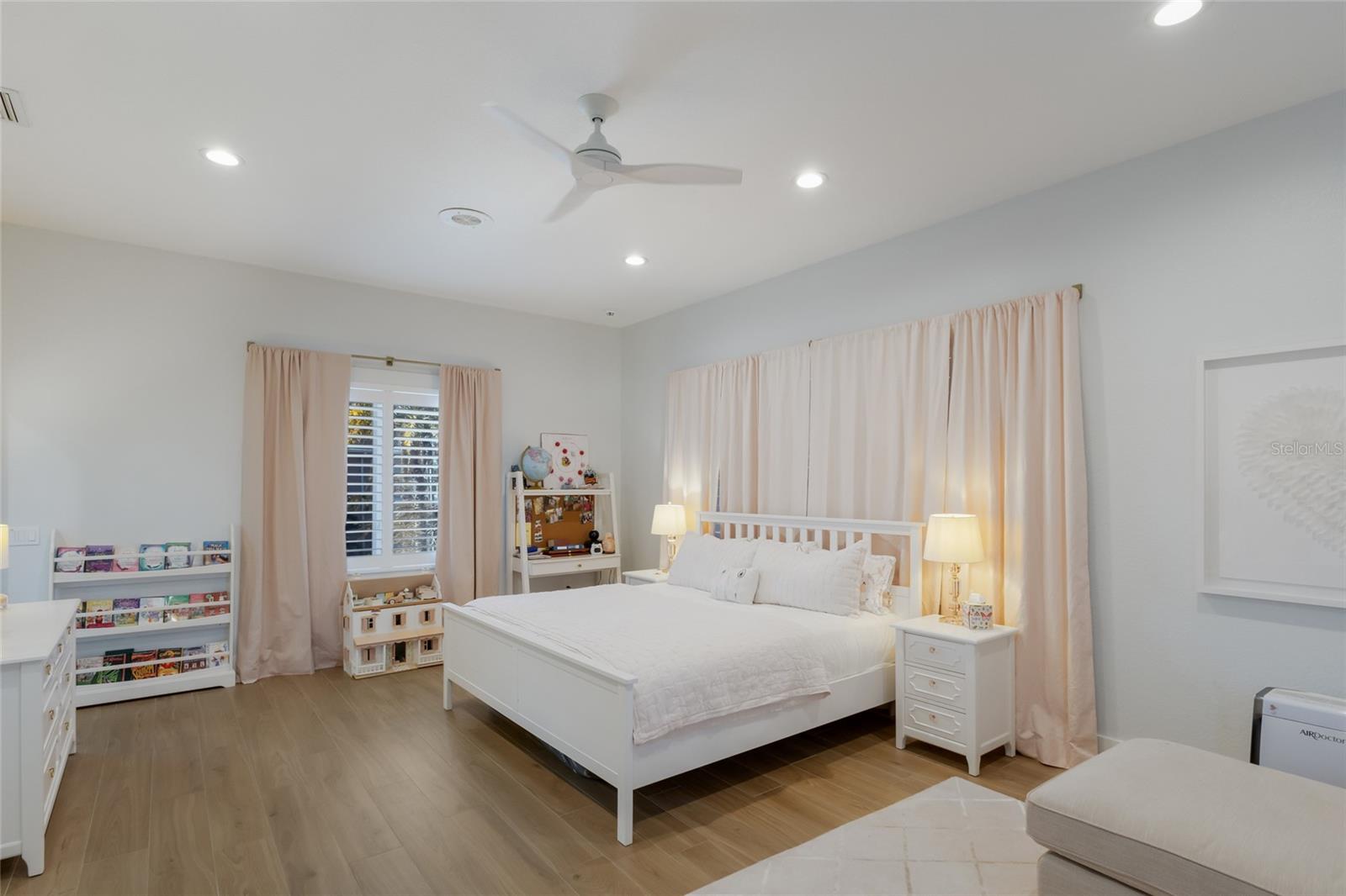 BRADLEY SHORES - Residential