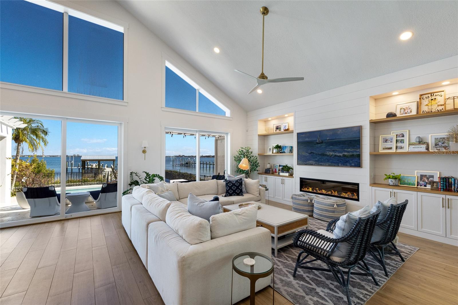 BRADLEY SHORES - Residential