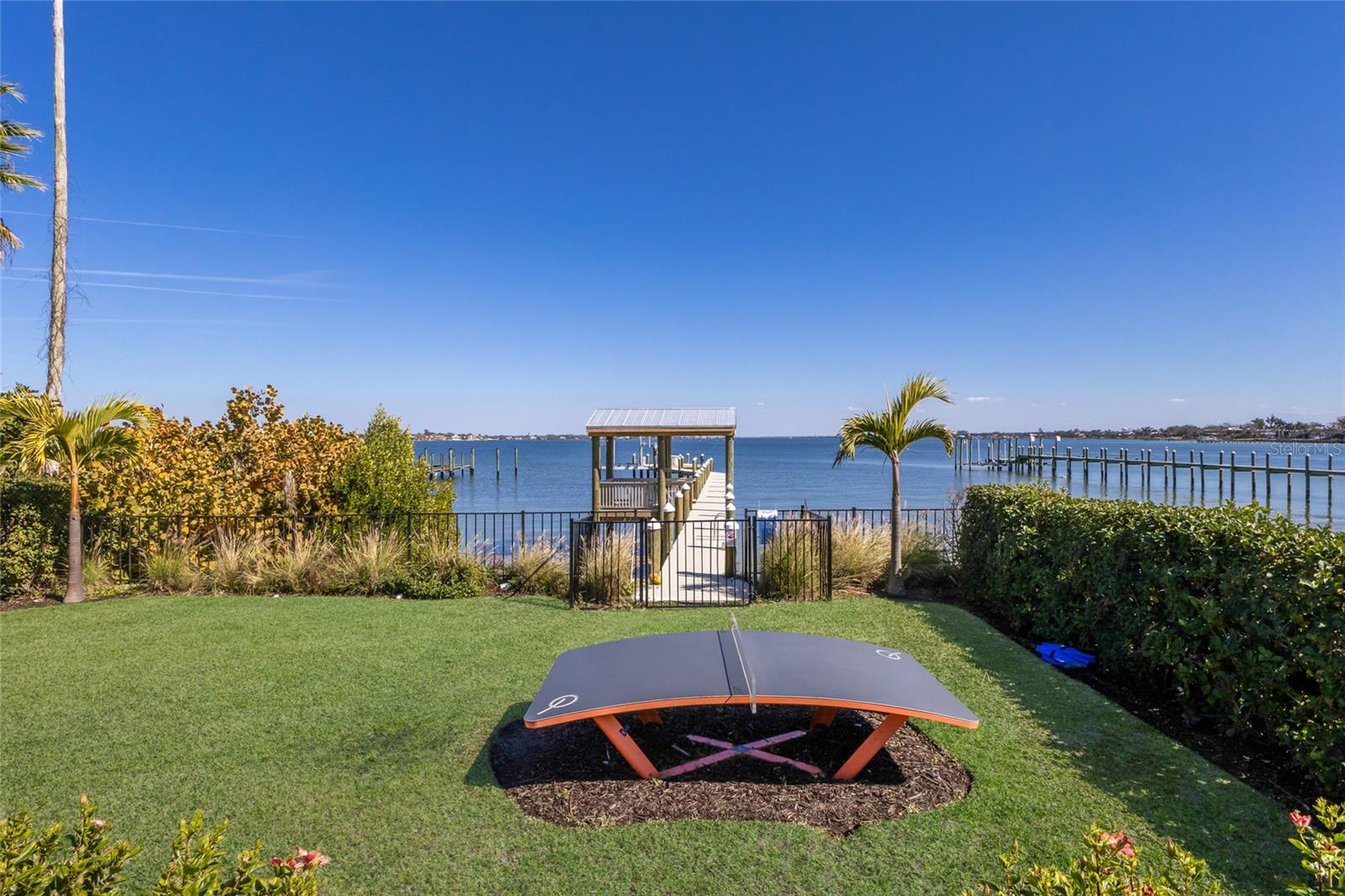 BRADLEY SHORES - Residential