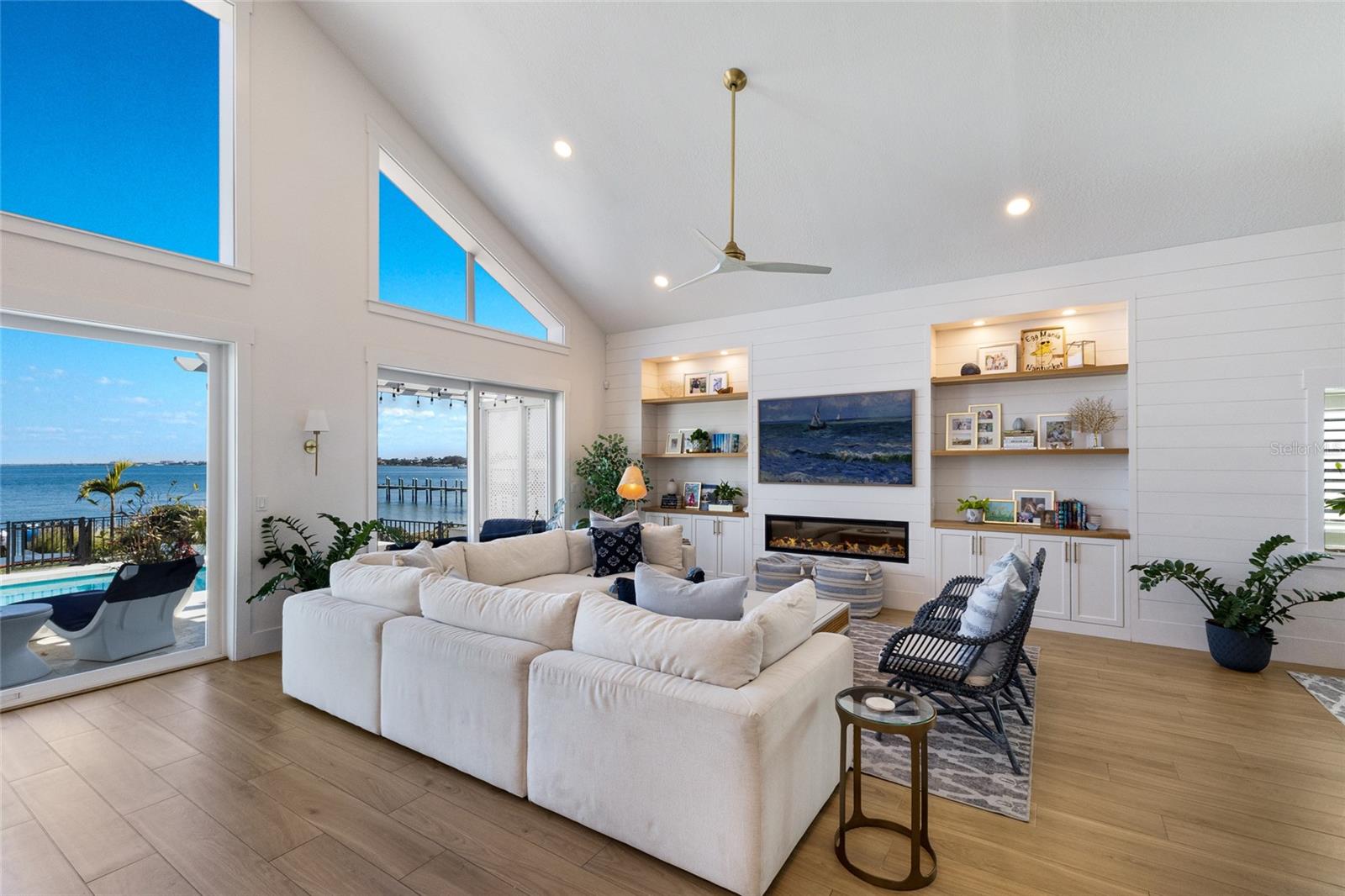 BRADLEY SHORES - Residential