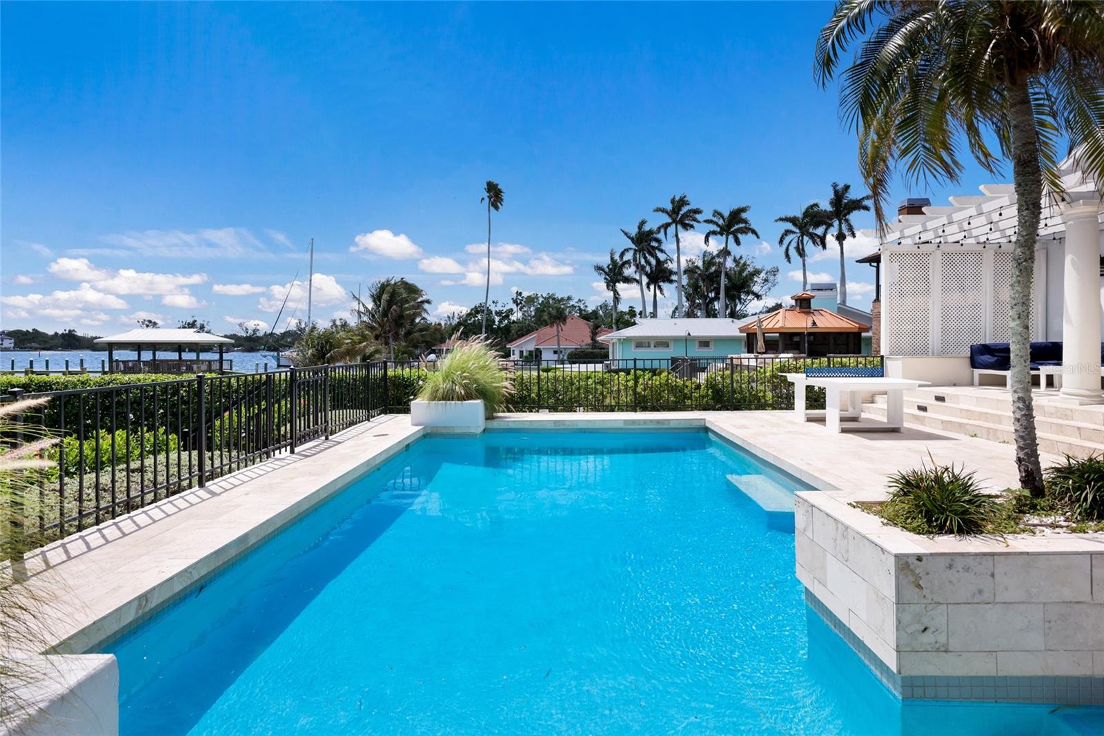 BRADLEY SHORES - Residential