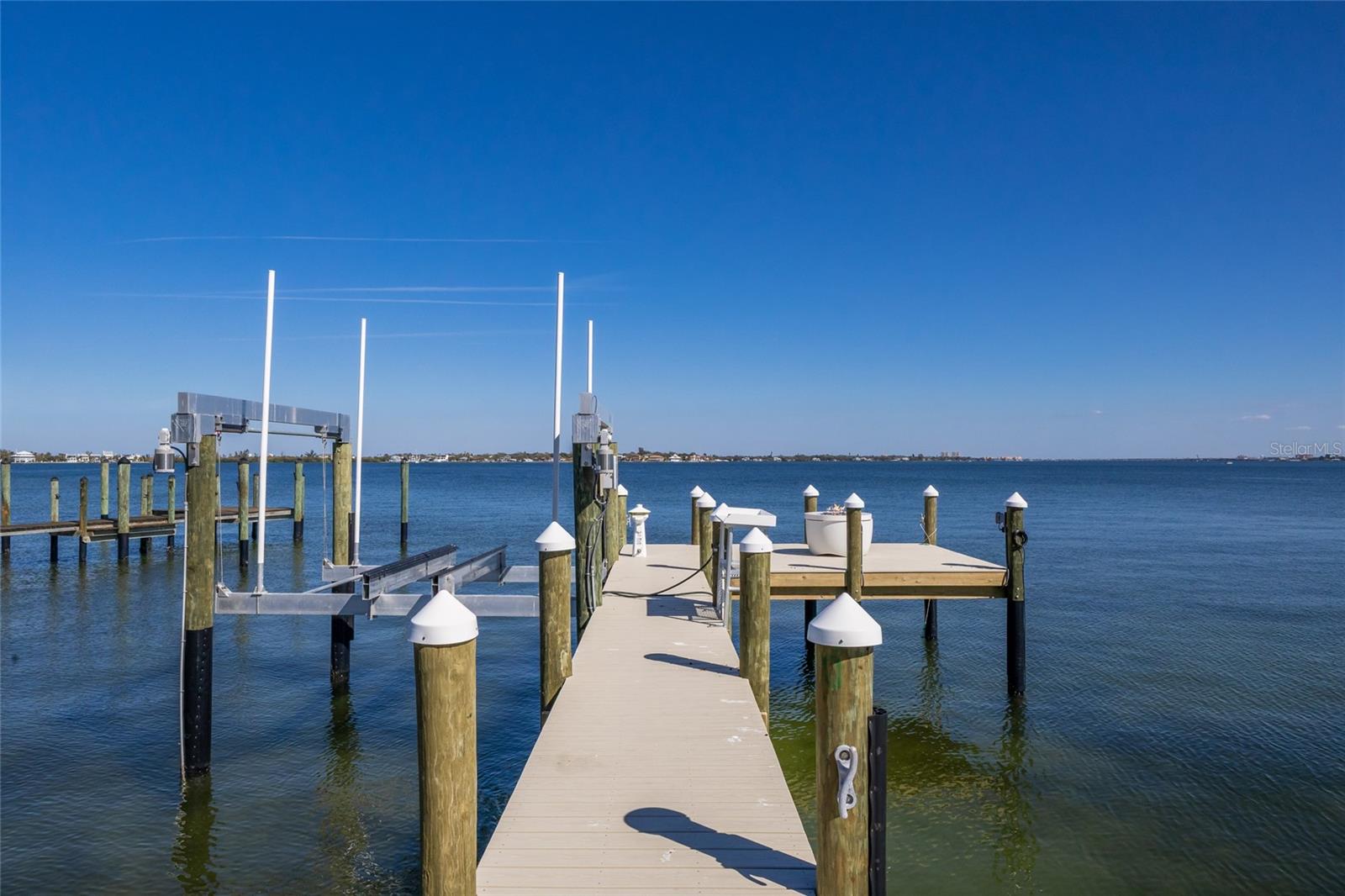 BRADLEY SHORES - Residential