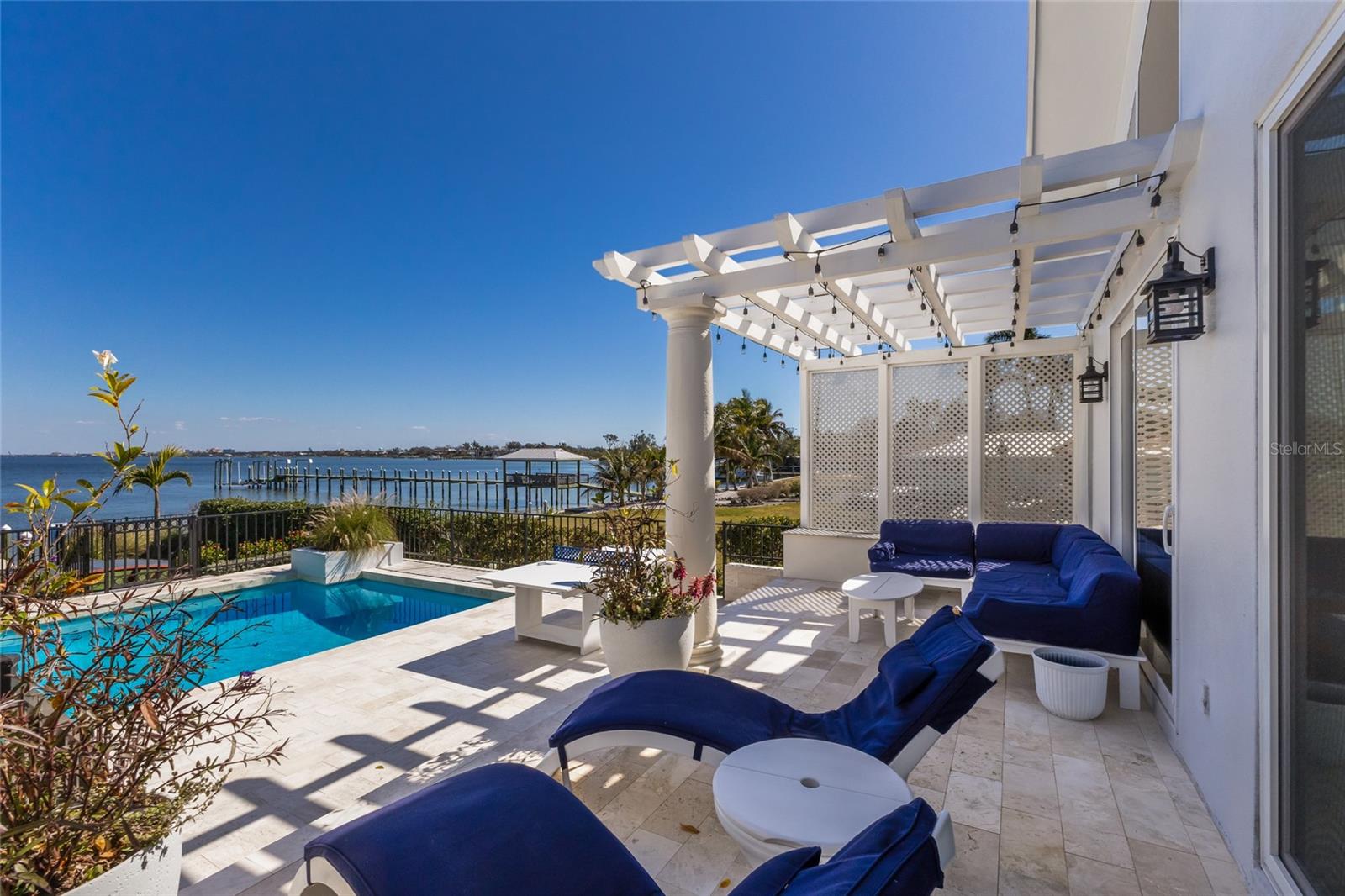 BRADLEY SHORES - Residential