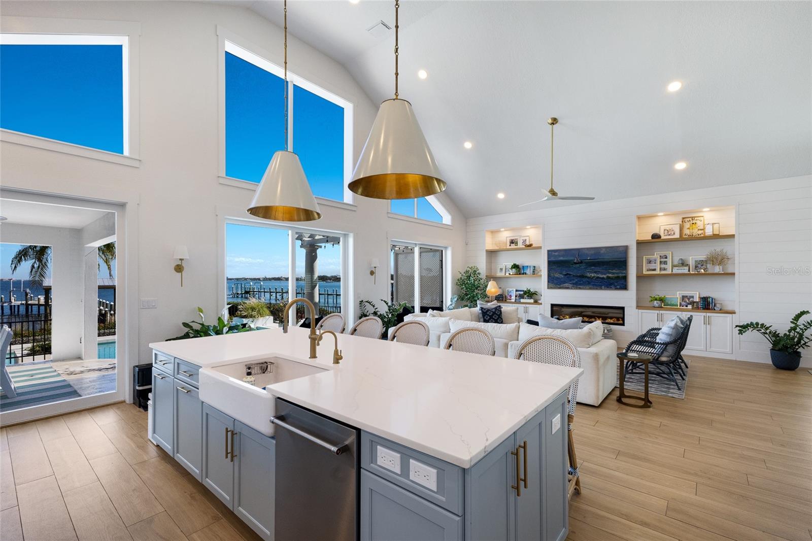 BRADLEY SHORES - Residential