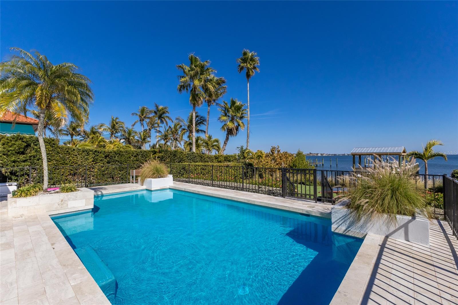 BRADLEY SHORES - Residential