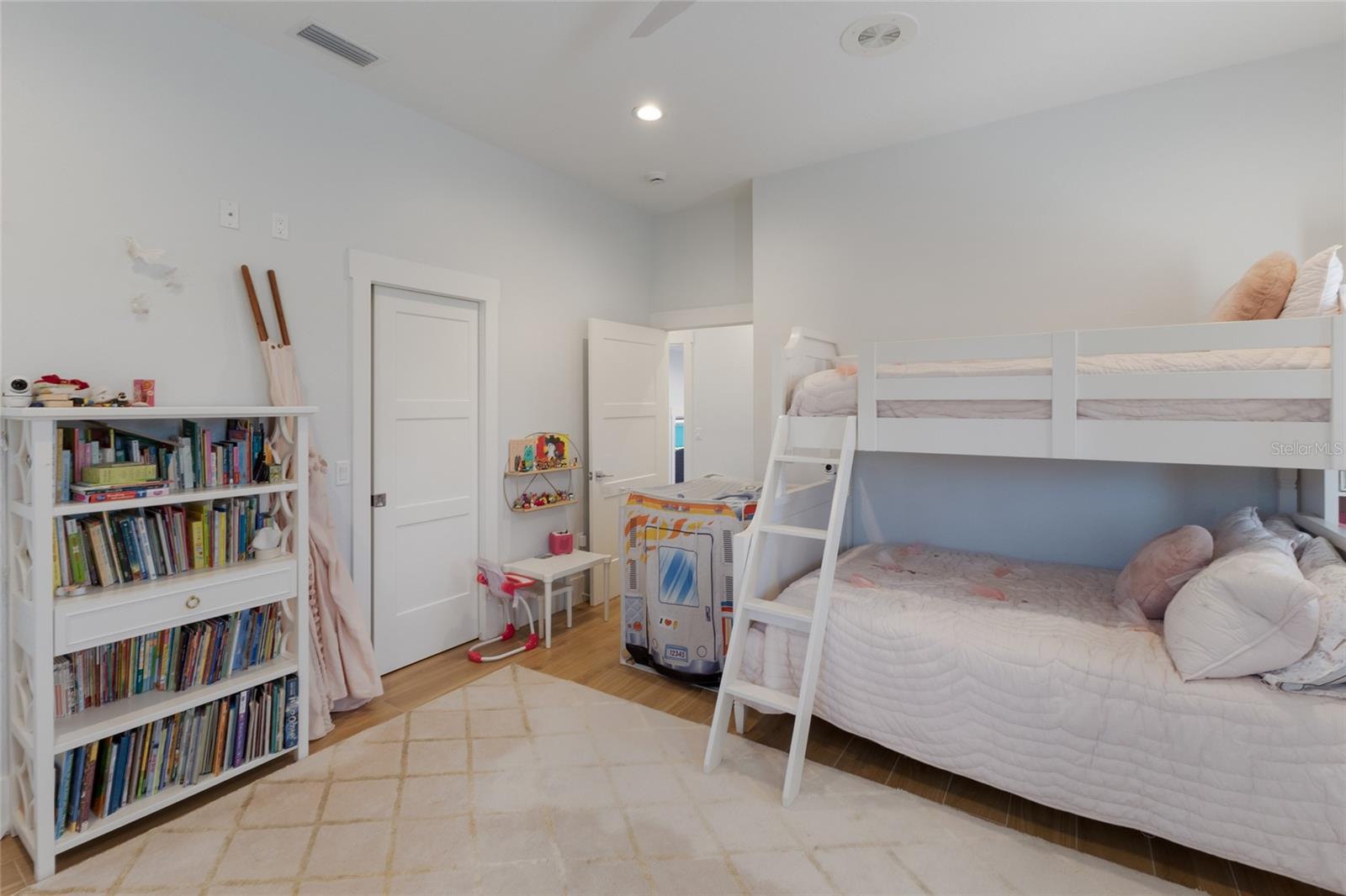 BRADLEY SHORES - Residential