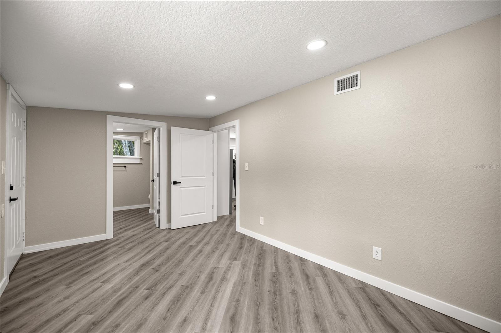 CRYSTAL PARK - Residential