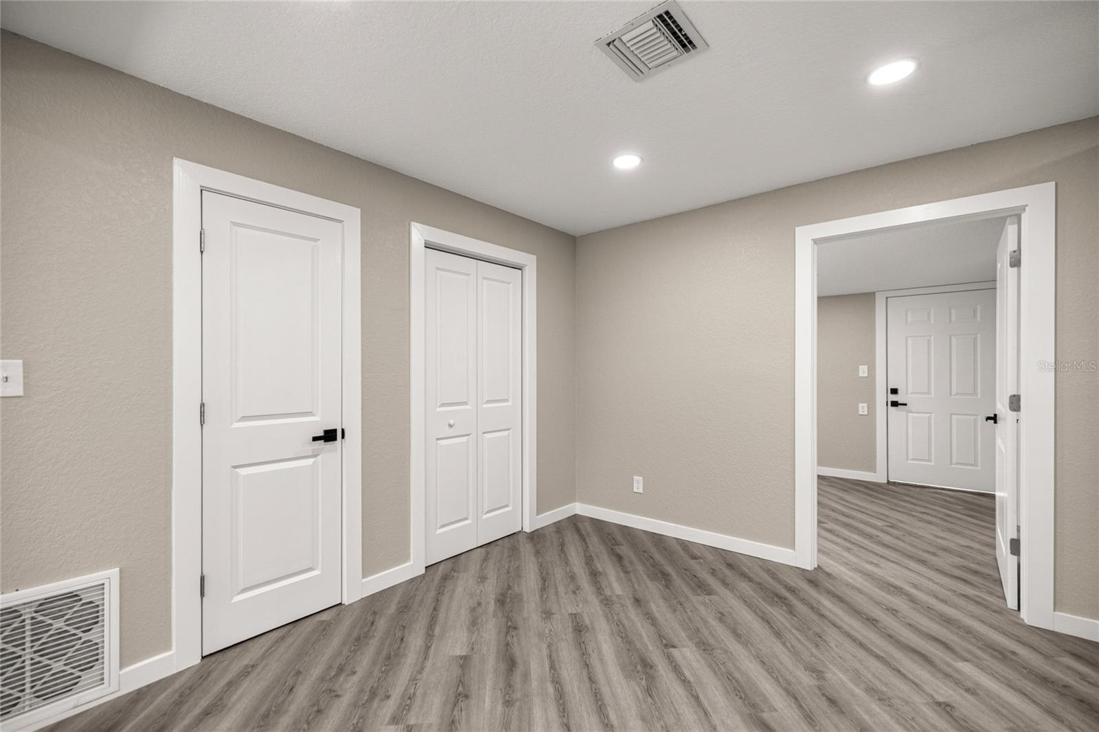 CRYSTAL PARK - Residential