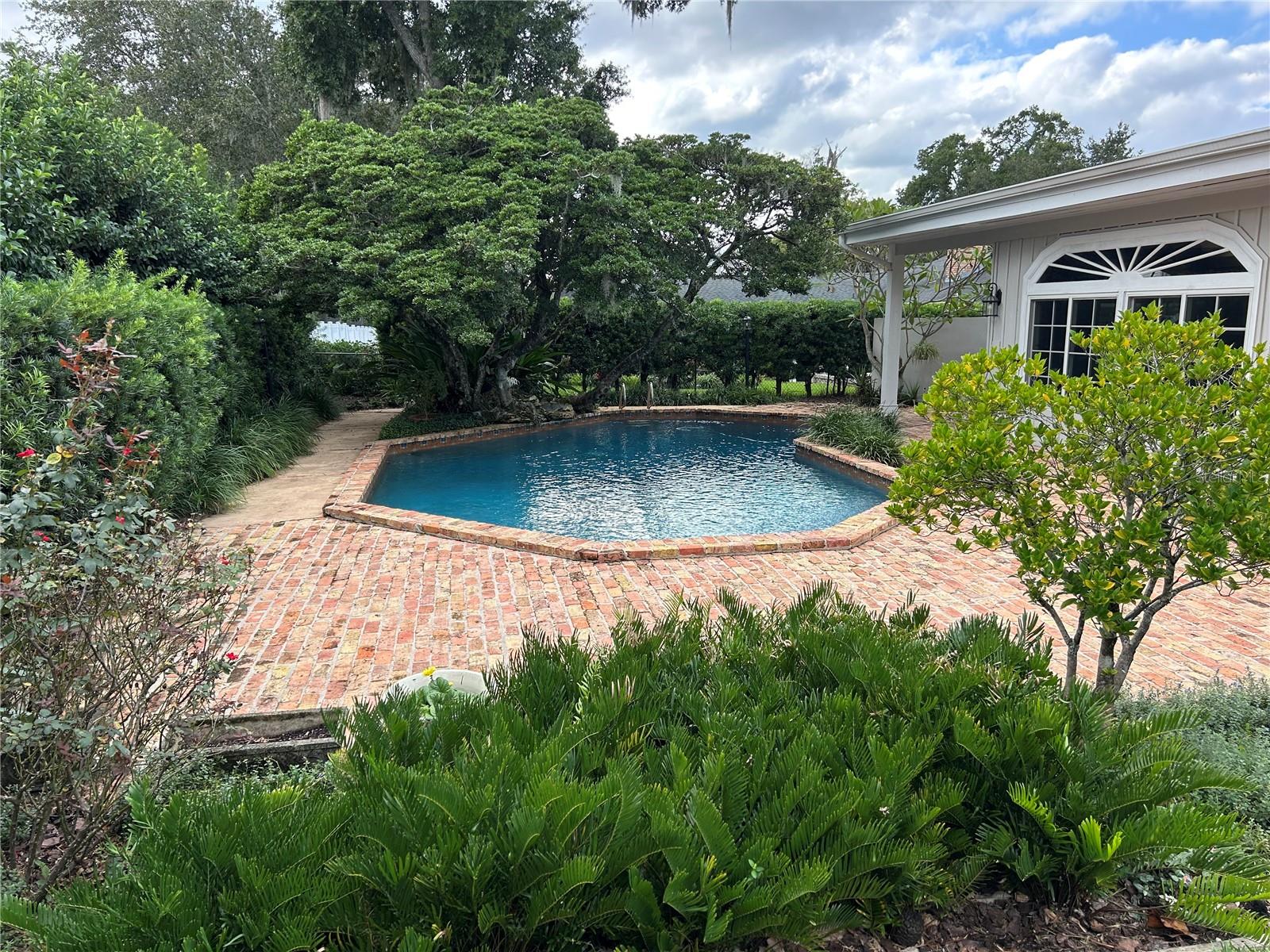 SOUTHERN OAKS - Residential