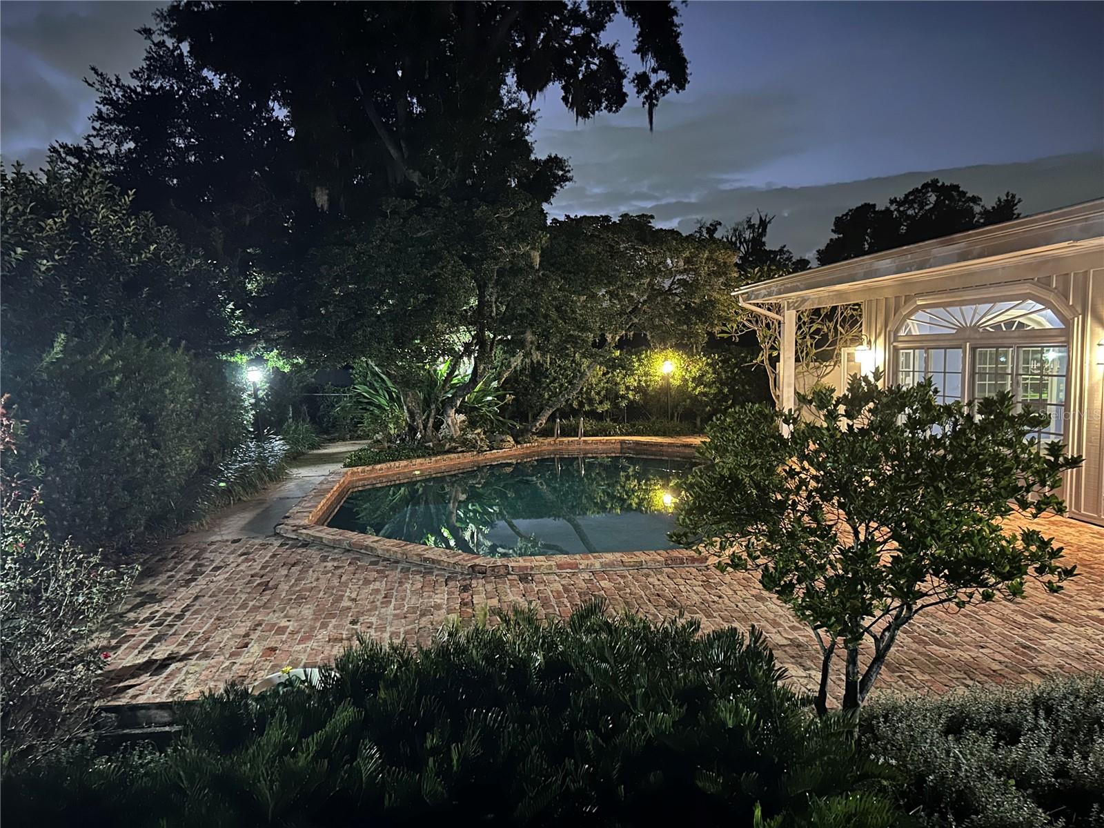 SOUTHERN OAKS - Residential