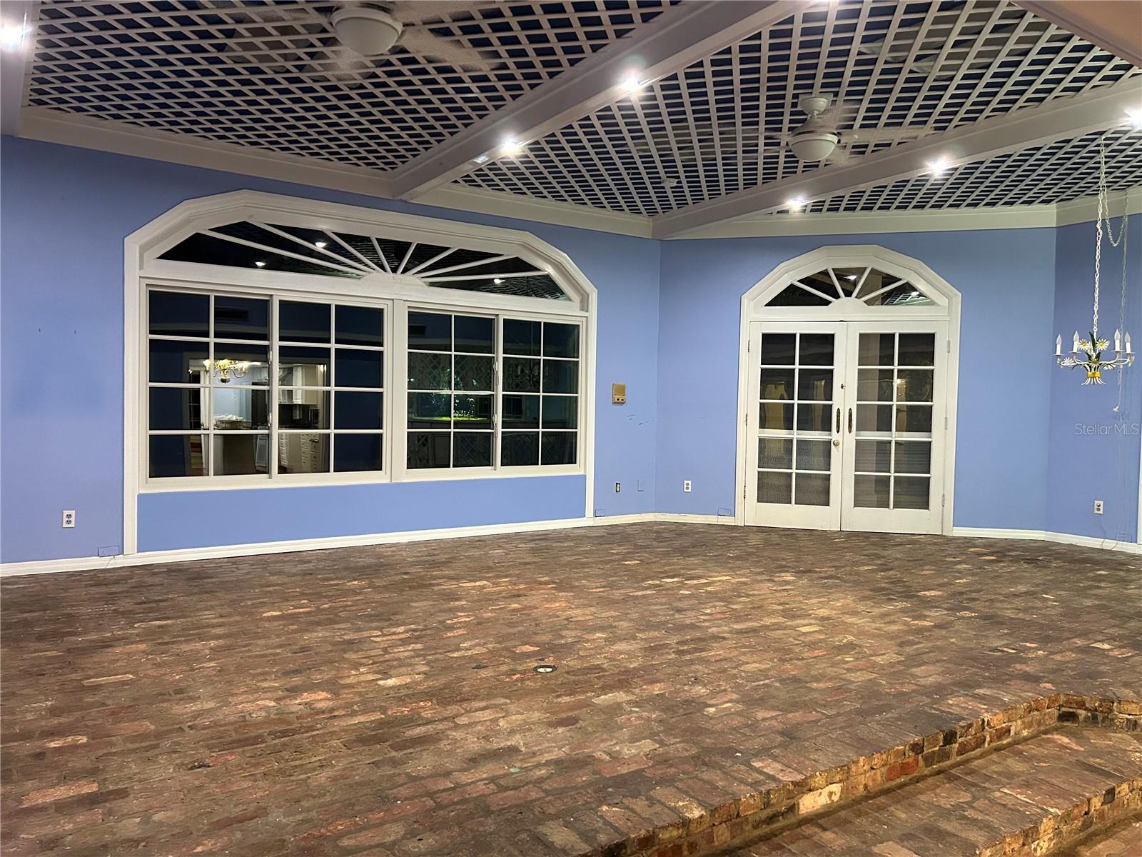 SOUTHERN OAKS - Residential