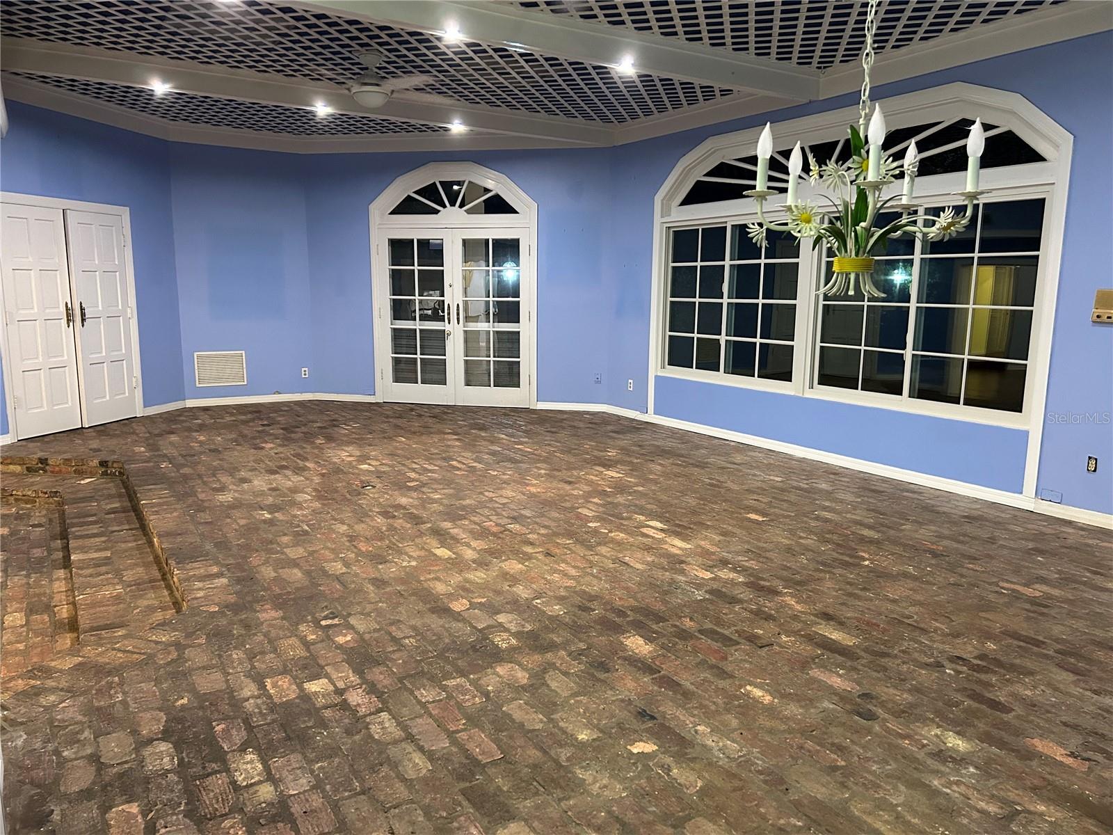 SOUTHERN OAKS - Residential