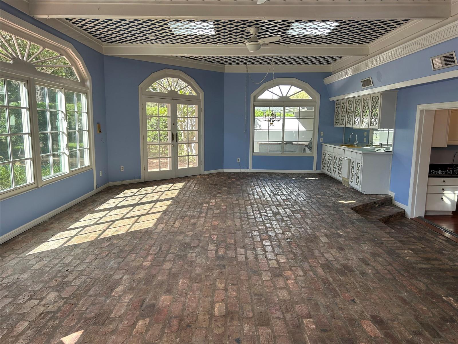 SOUTHERN OAKS - Residential