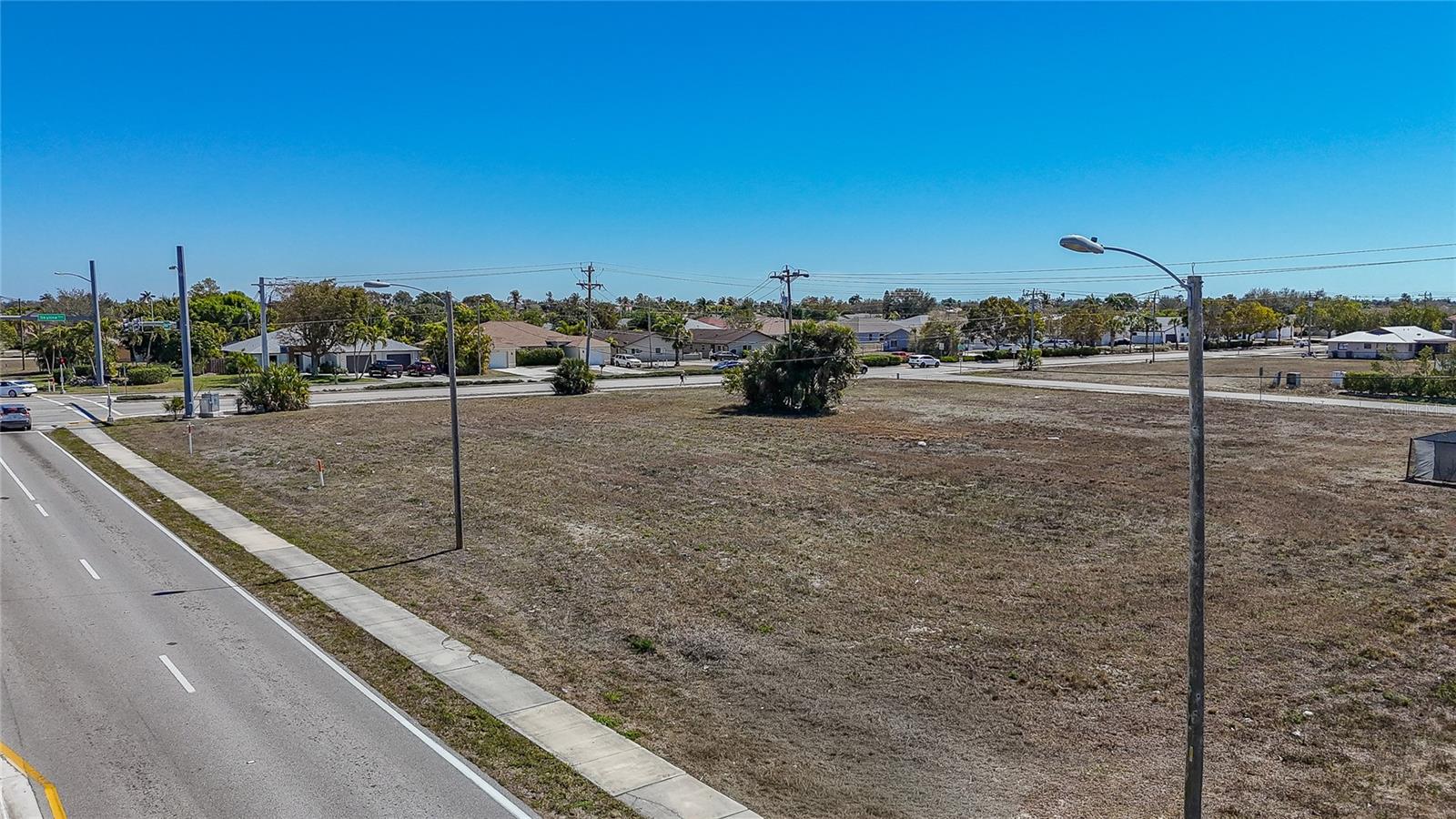 CAPE CORAL - Land
