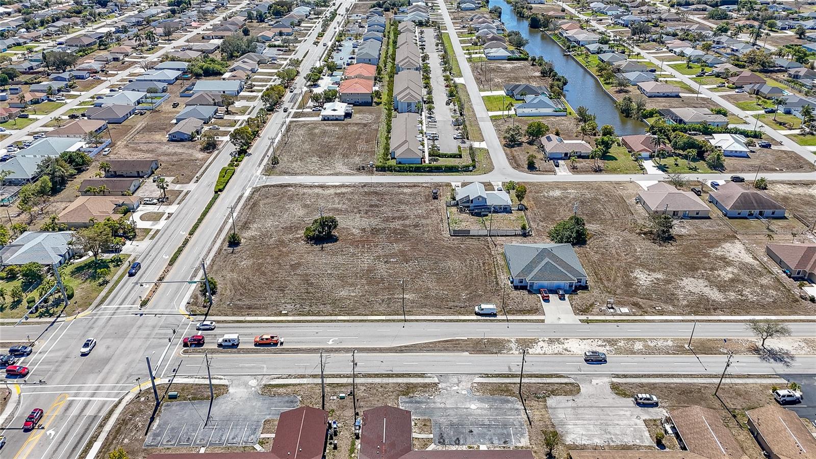 CAPE CORAL - Land