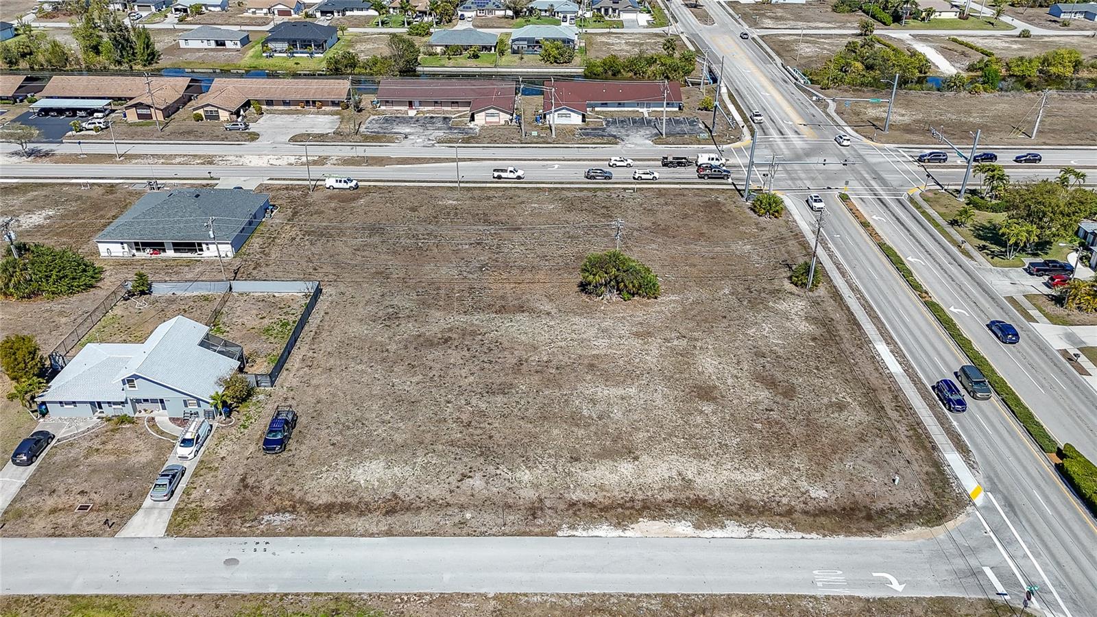 CAPE CORAL - Land