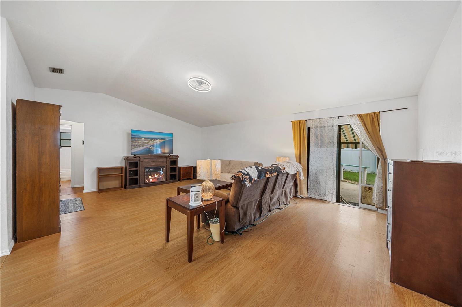 WILLOW RUN UNIT 04 - Residential