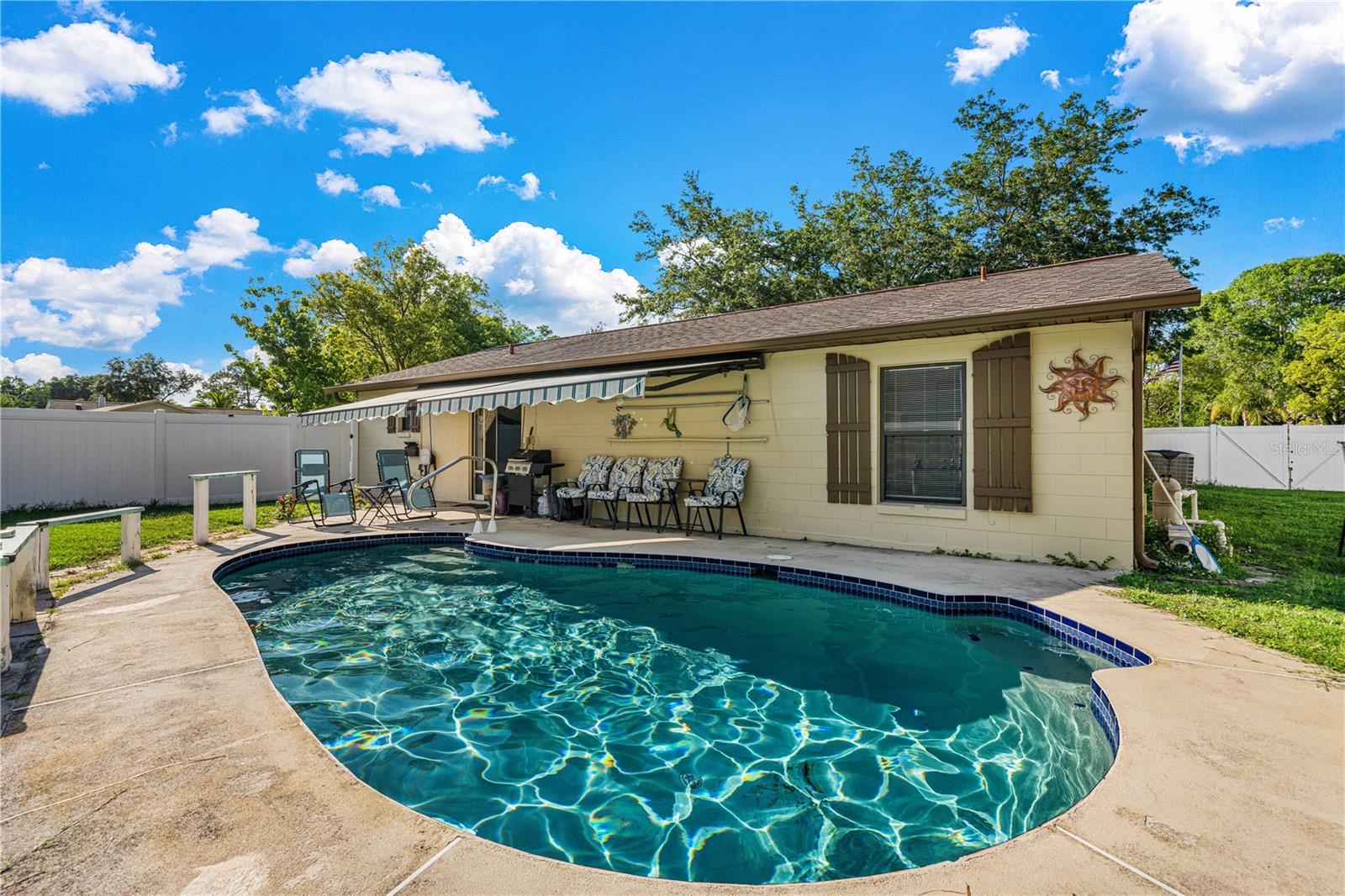 1228 THOMASINA DRIVE