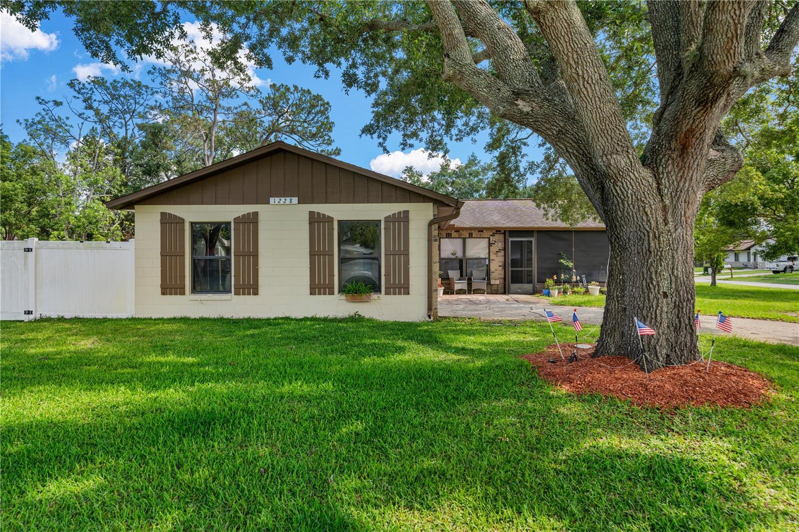 1228 THOMASINA DRIVE