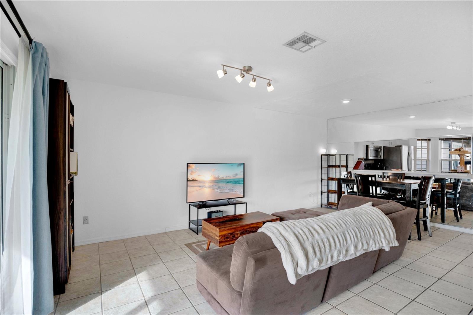 THATCHERS LANDING CONDO 03 - Residential