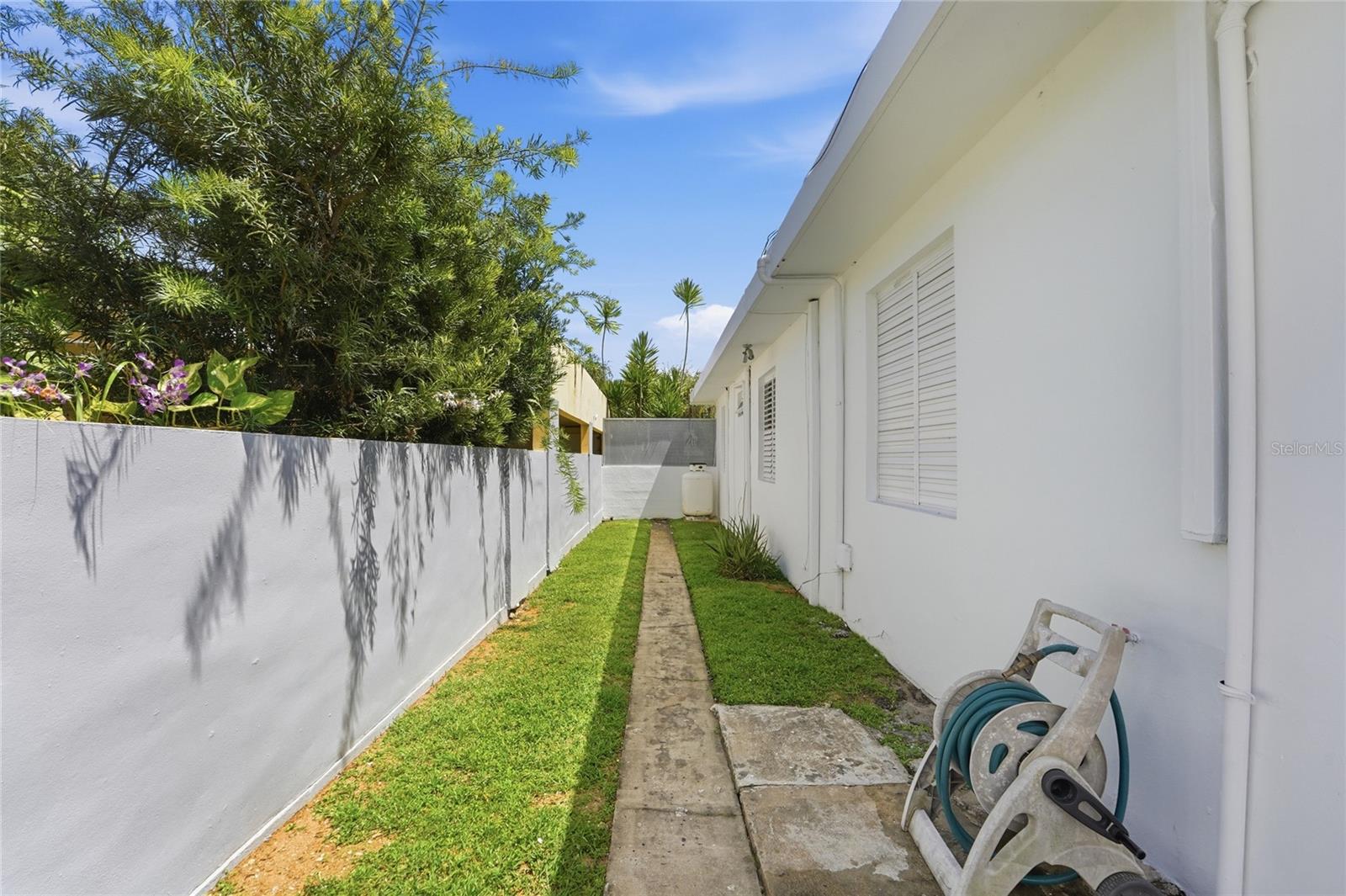EXT VILLA CAPARRA - Residential
