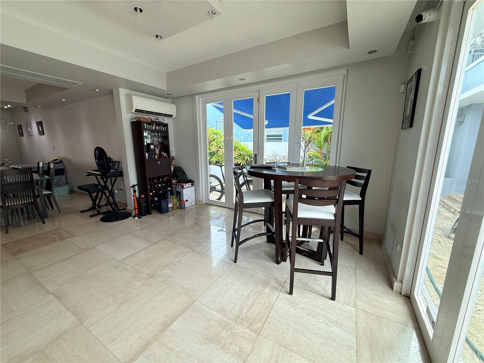 EXT VILLA CAPARRA - Residential