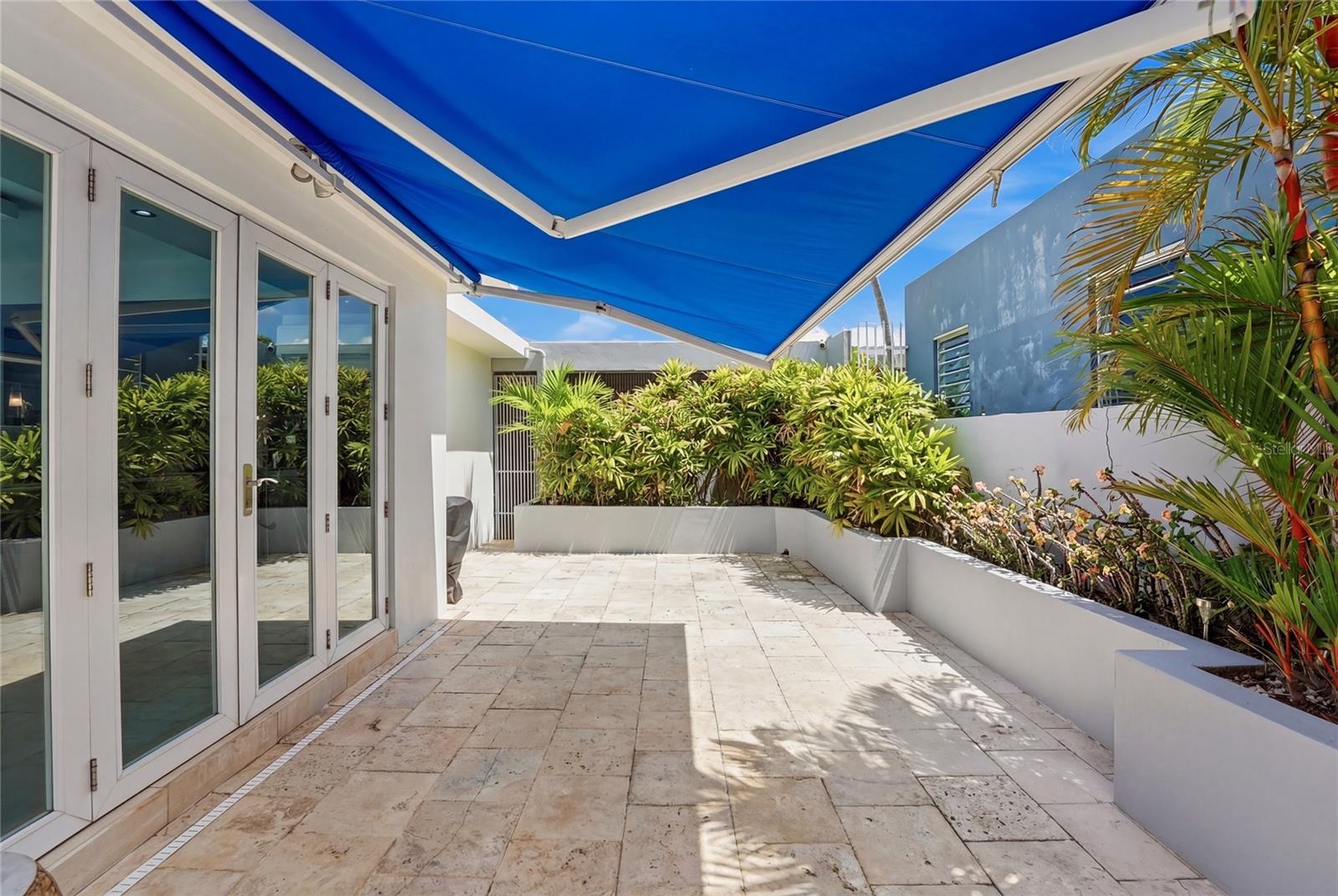 EXT VILLA CAPARRA - Residential