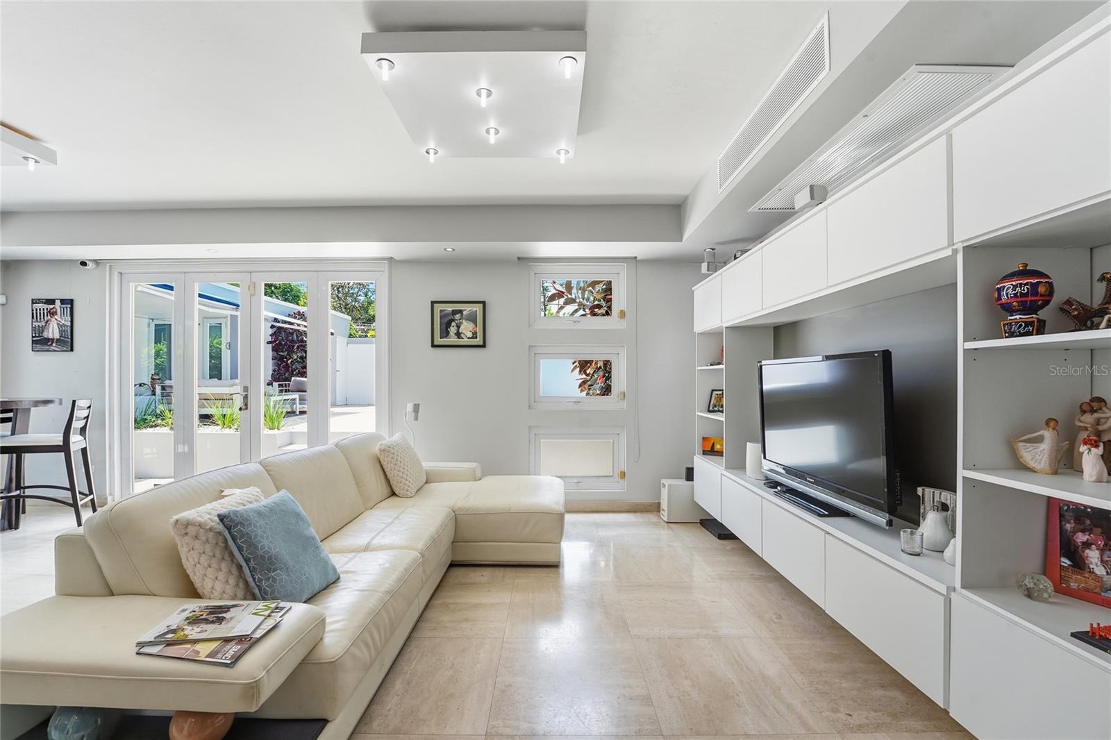 EXT VILLA CAPARRA - Residential
