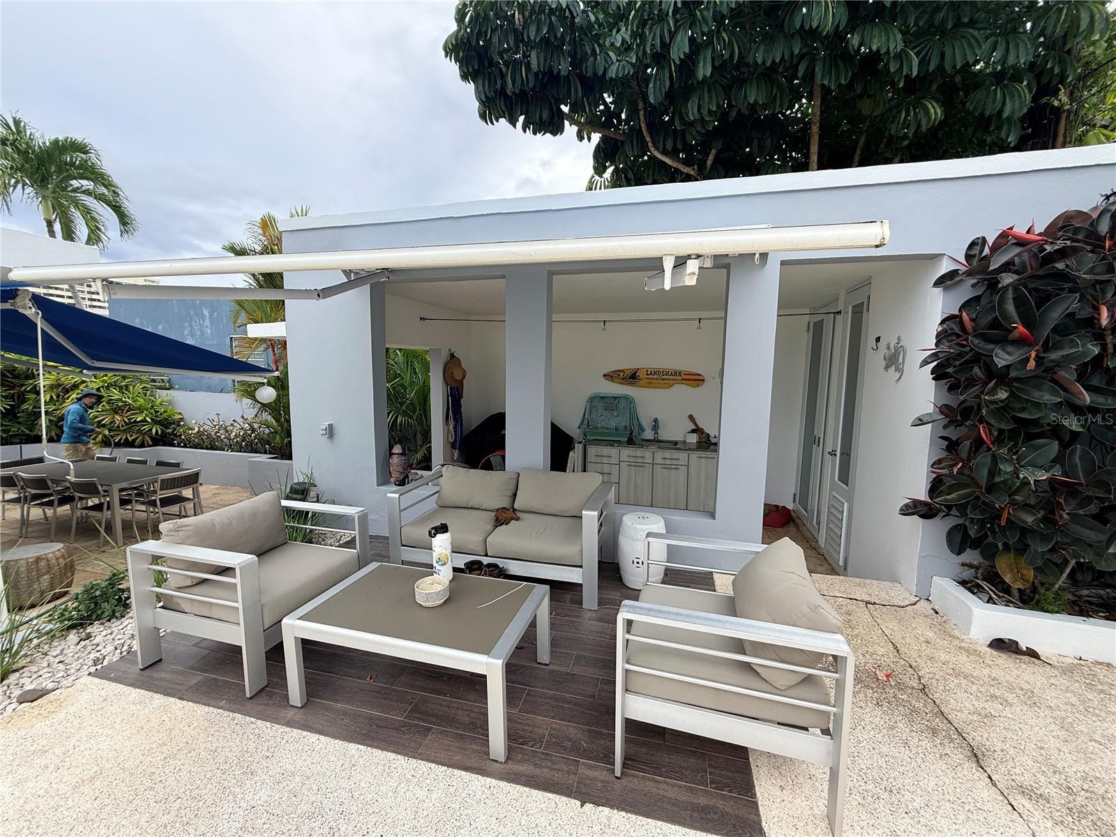 EXT VILLA CAPARRA - Residential