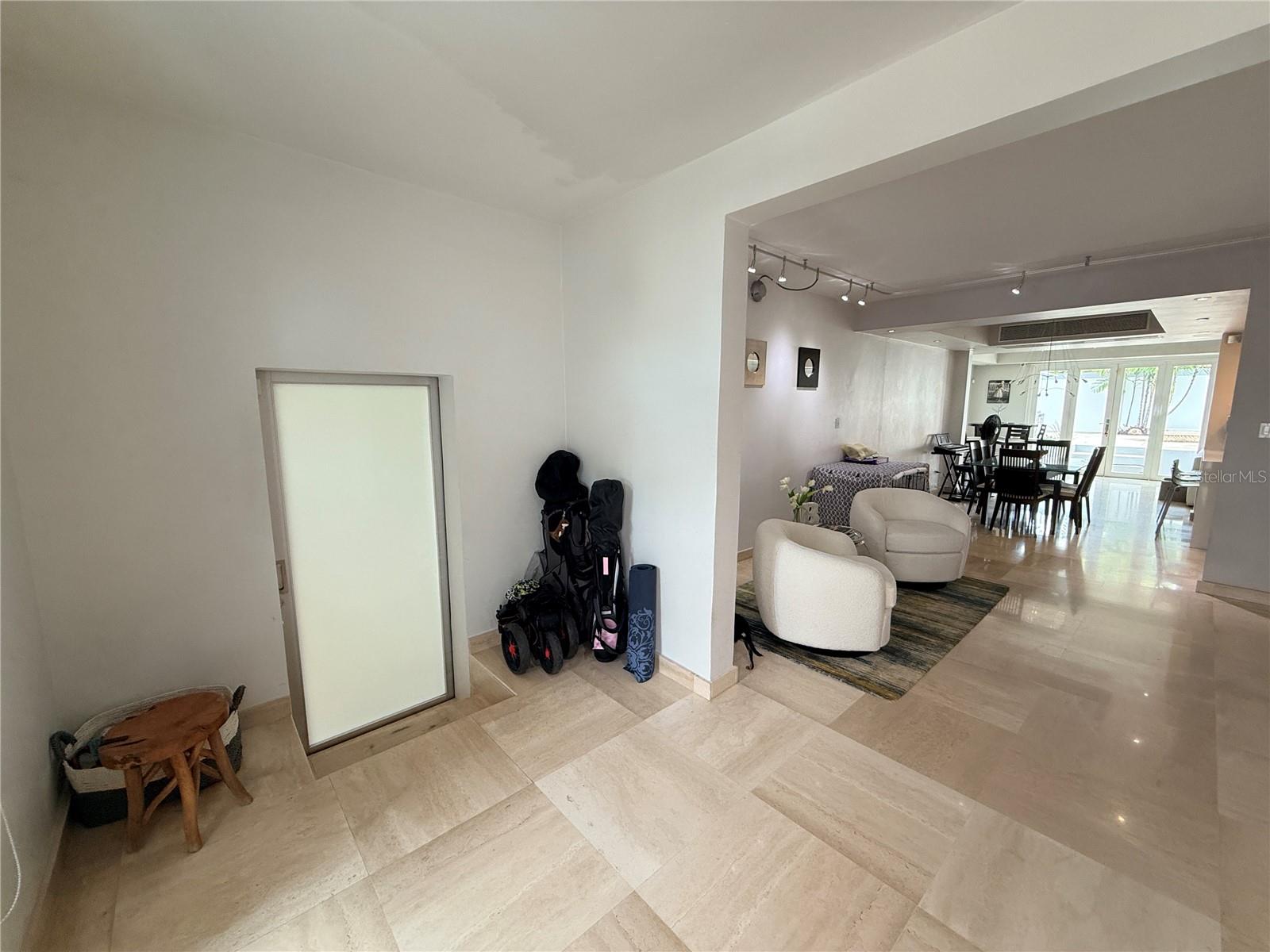 EXT VILLA CAPARRA - Residential