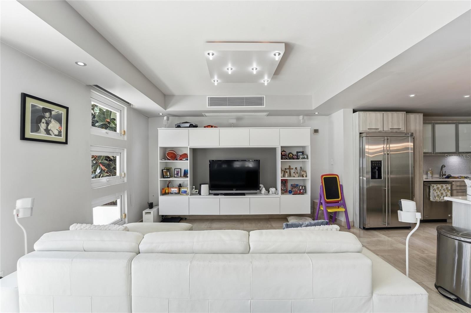 EXT VILLA CAPARRA - Residential
