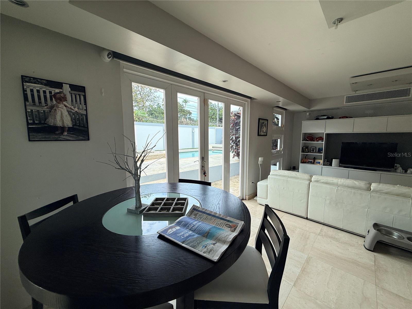 EXT VILLA CAPARRA - Residential