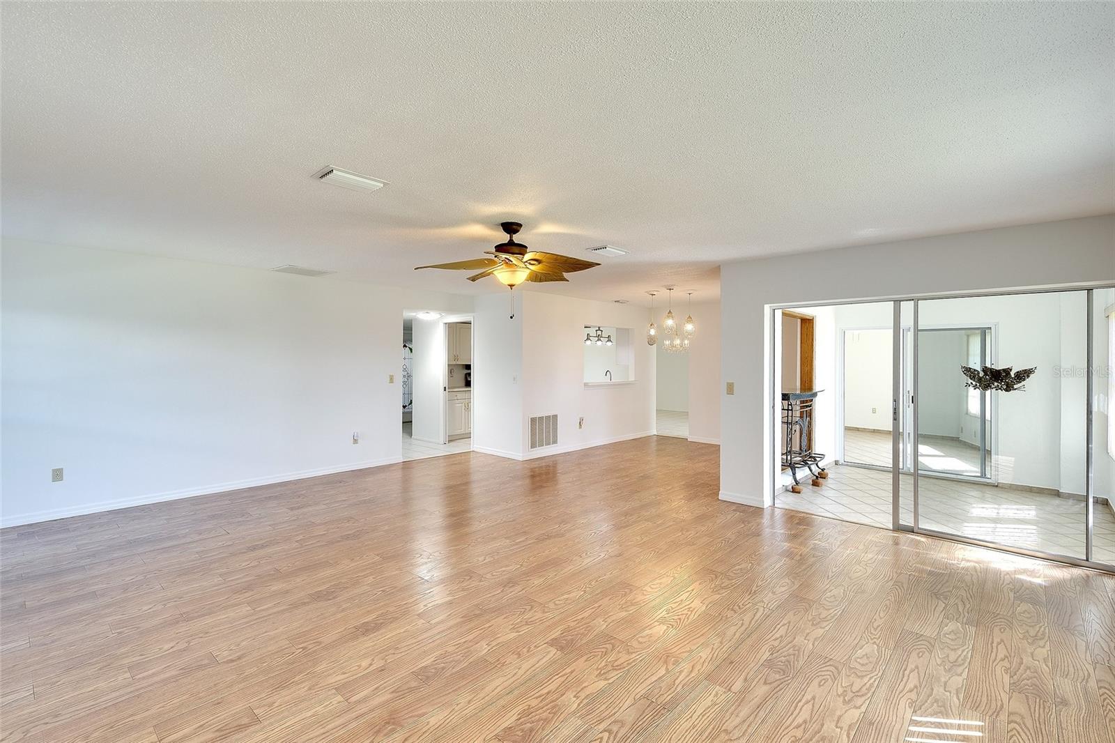 VILLAGE GREEN OF BRADENTON SEC 6 - Residential