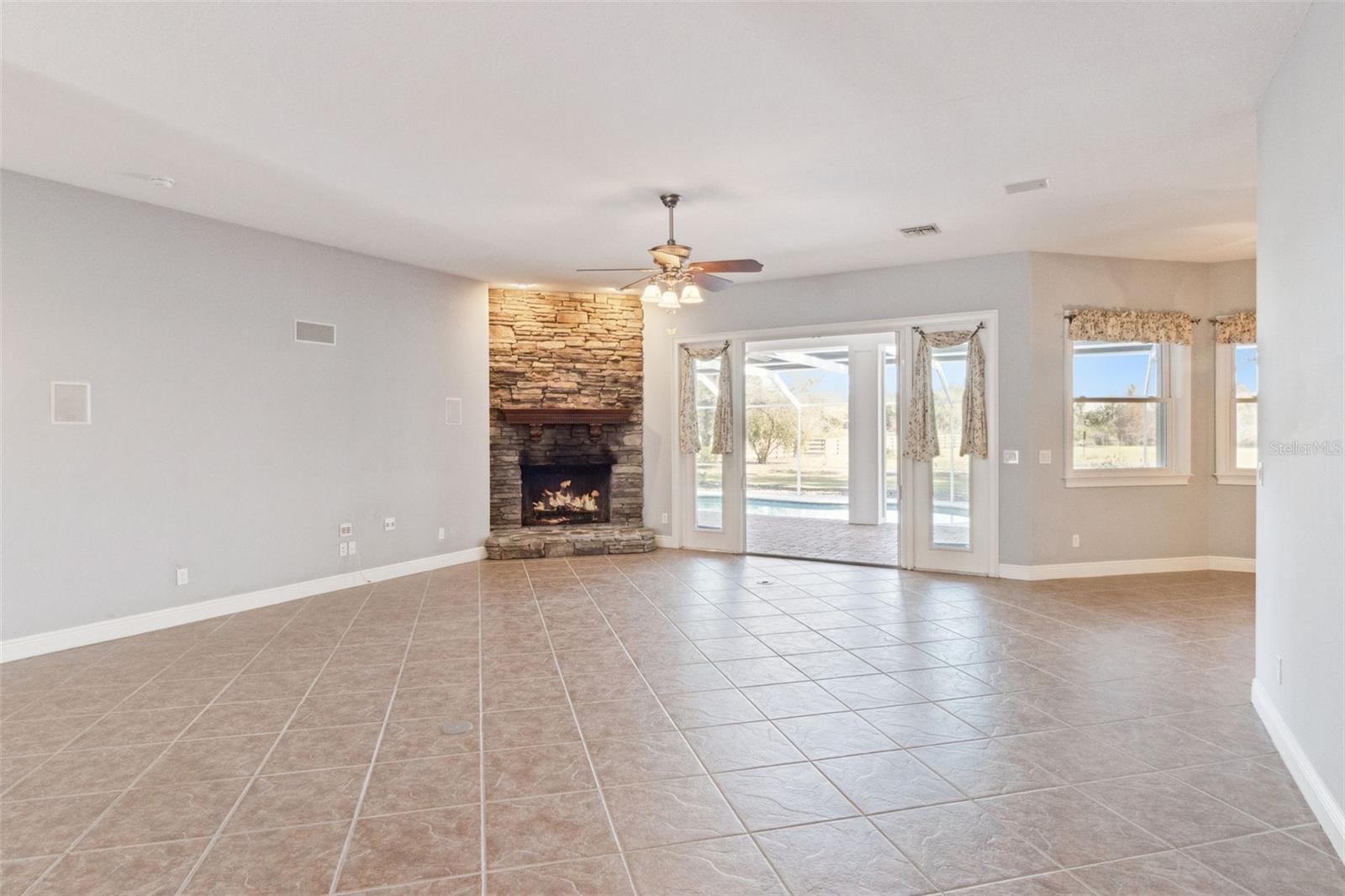 HELEN WINTER GARDENS - Residential