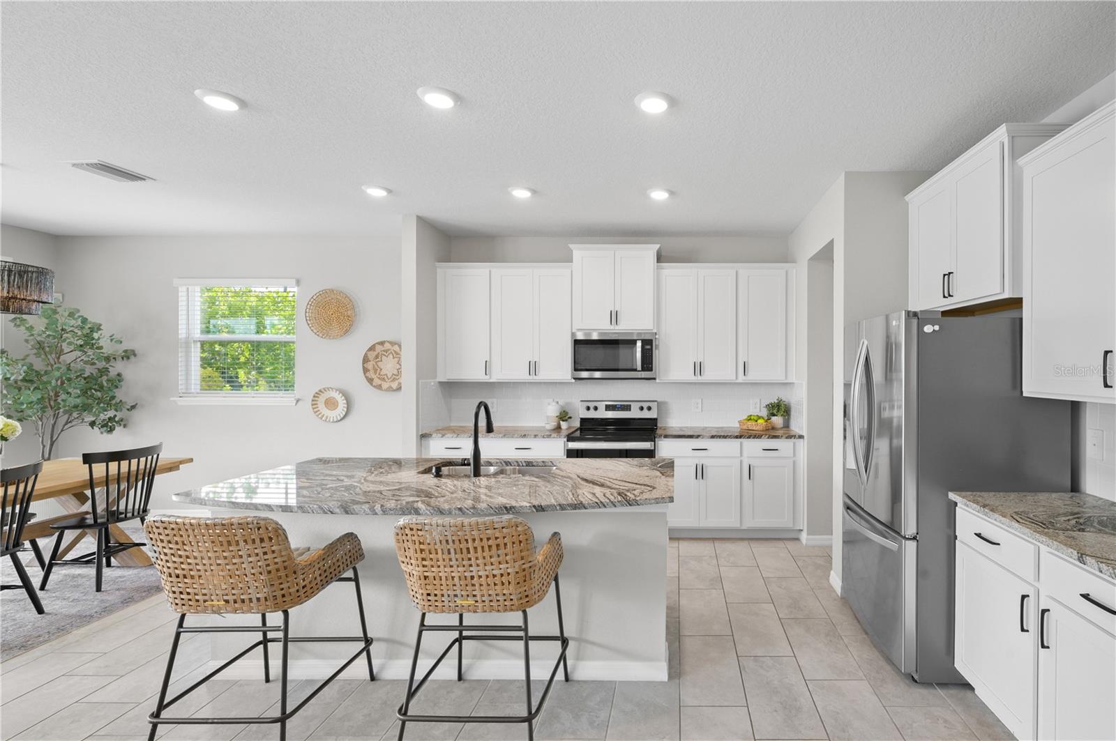 2032 MIDNIGHT PEARL DRIVE