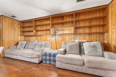 RAINBOW S END ESTATE - Residential