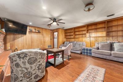 RAINBOW S END ESTATE - Residential