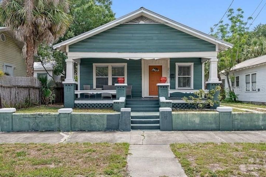 Photo of 2213 E 3rd Avenue, Tampa, FL 33605 (MLS # TB8503491)