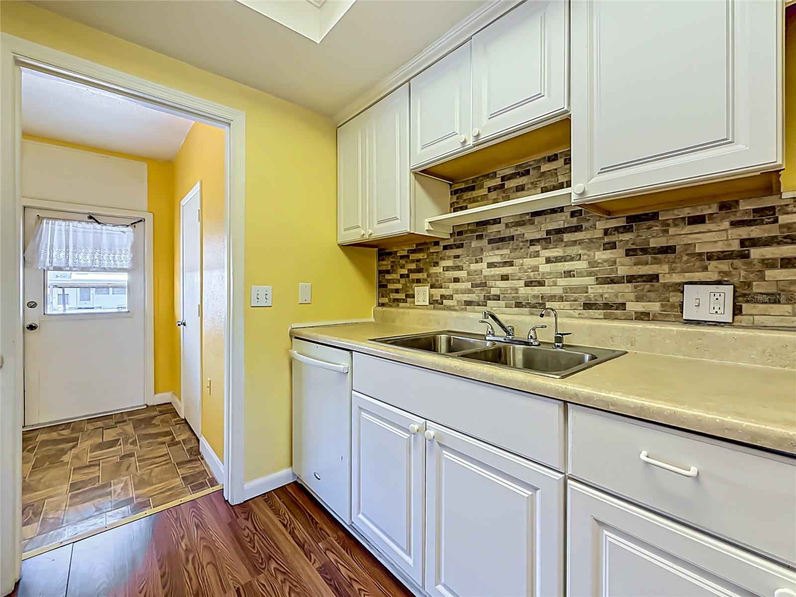 TOWN APTS CONDO - Residential