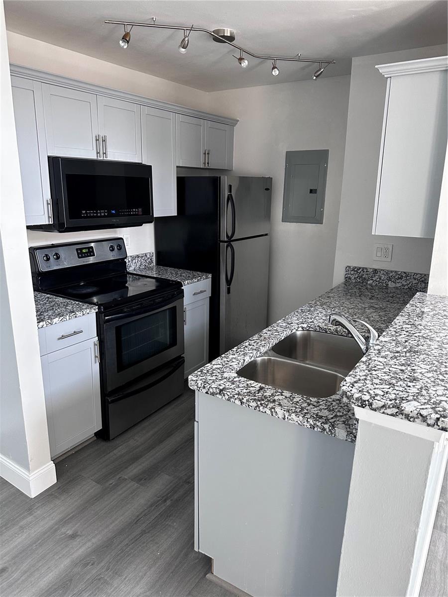CENTRAL PARK METROWEST CONDO - Residential Lease