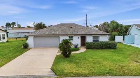 Photo of 33 Ocean Breeze Circle, Ormond Beach, FL 32176 (MLS # V4946088)