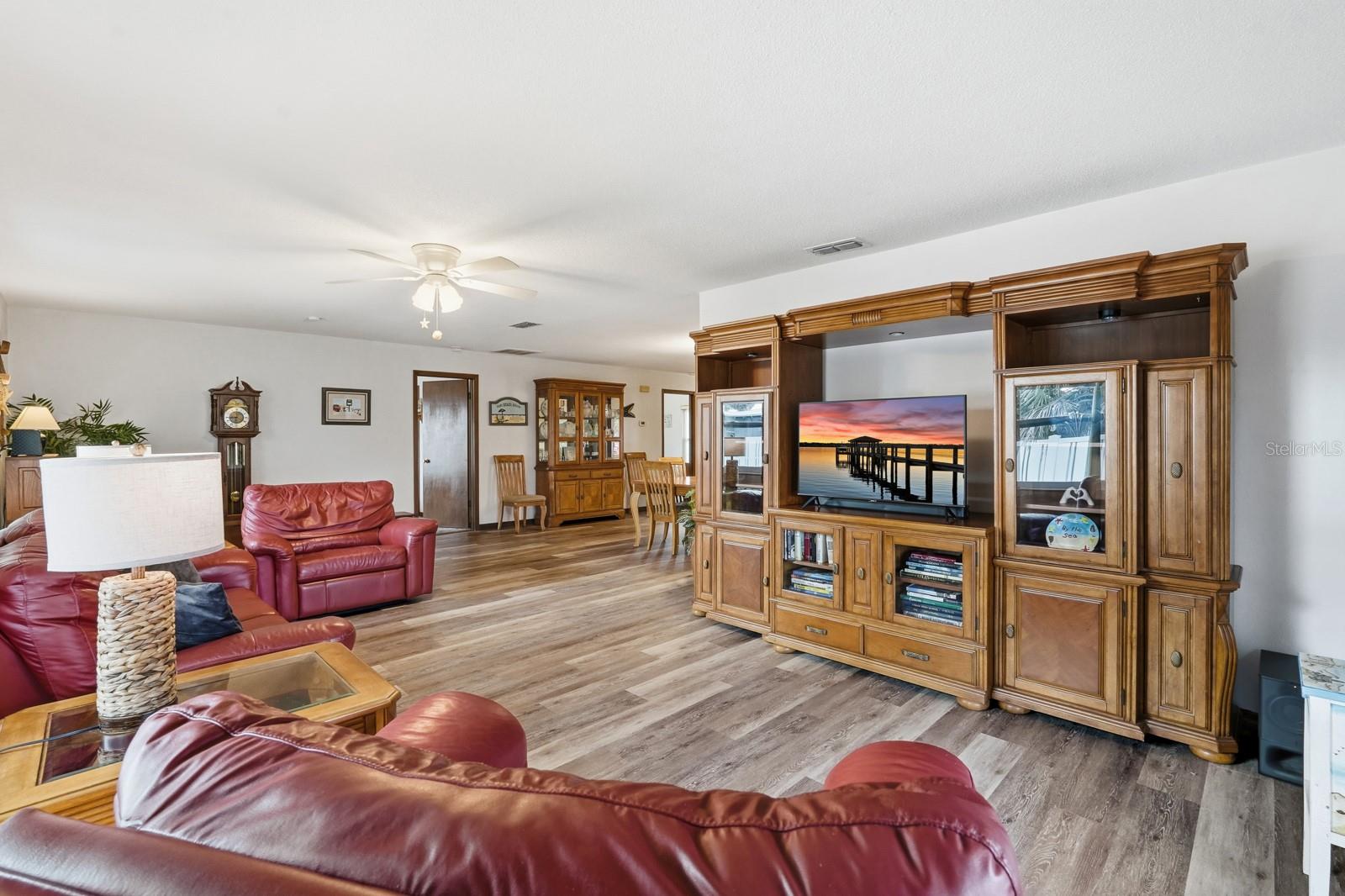 OCEAN BREEZE CIRCLE - Residential