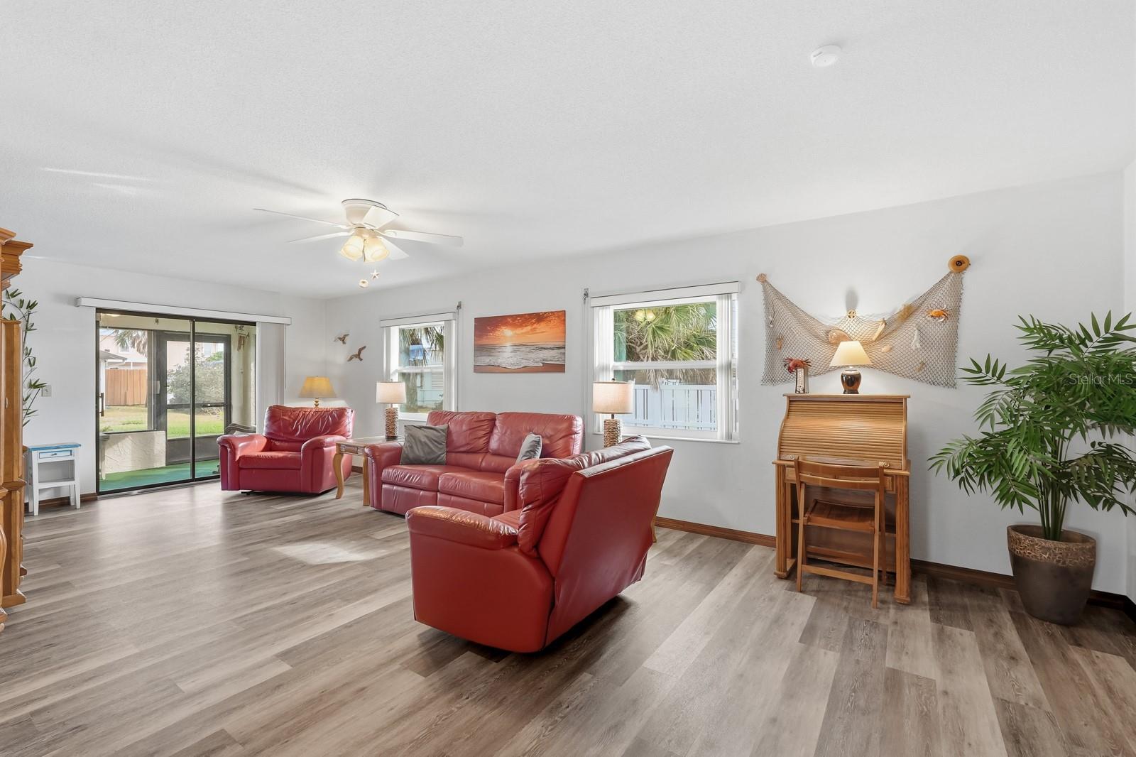 OCEAN BREEZE CIRCLE - Residential