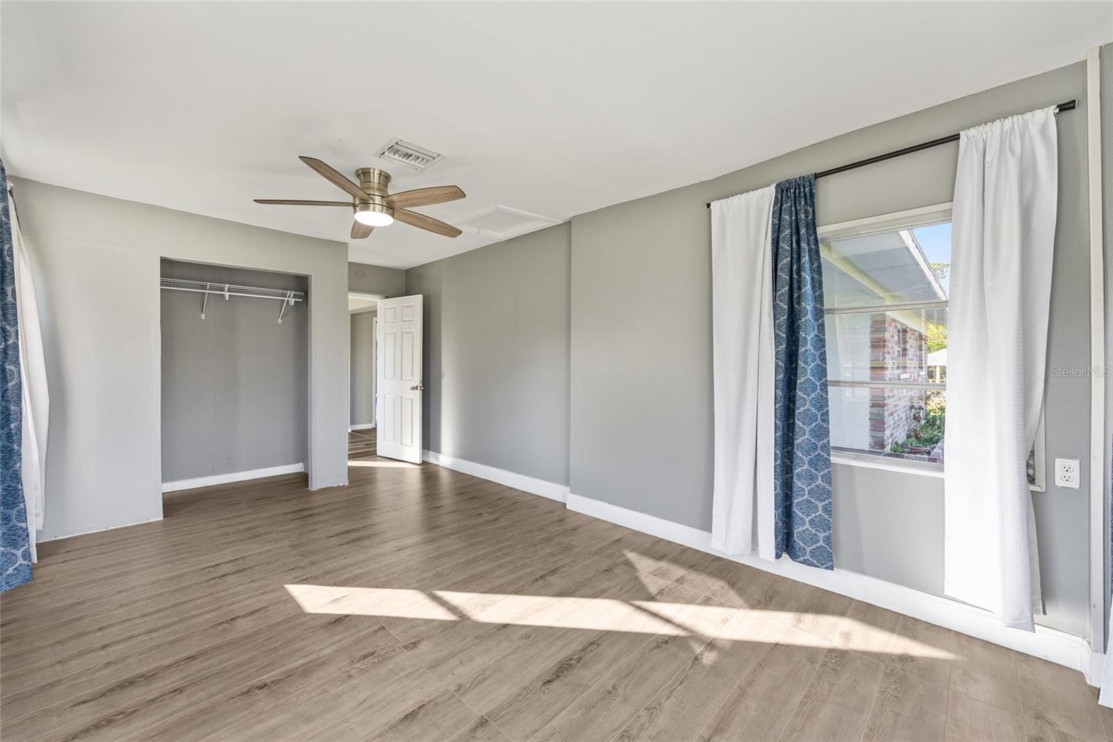 TOWN/BELLEVIEW - Residential