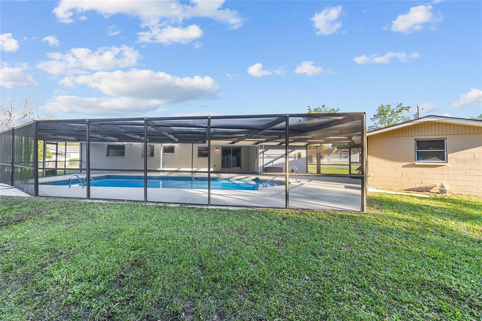 TOWN/BELLEVIEW - Residential