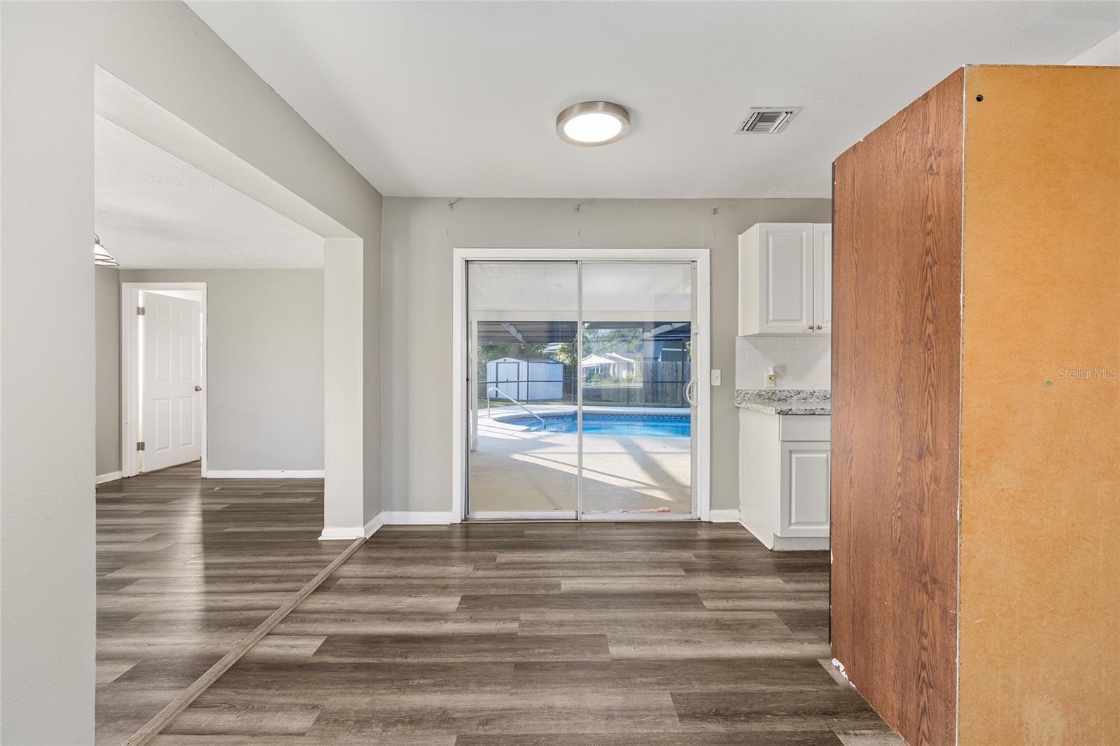 TOWN/BELLEVIEW - Residential