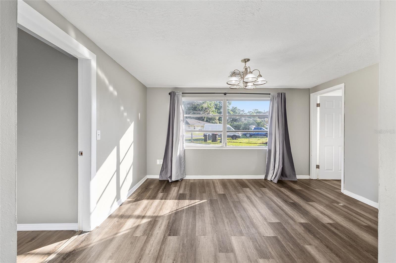 TOWN/BELLEVIEW - Residential