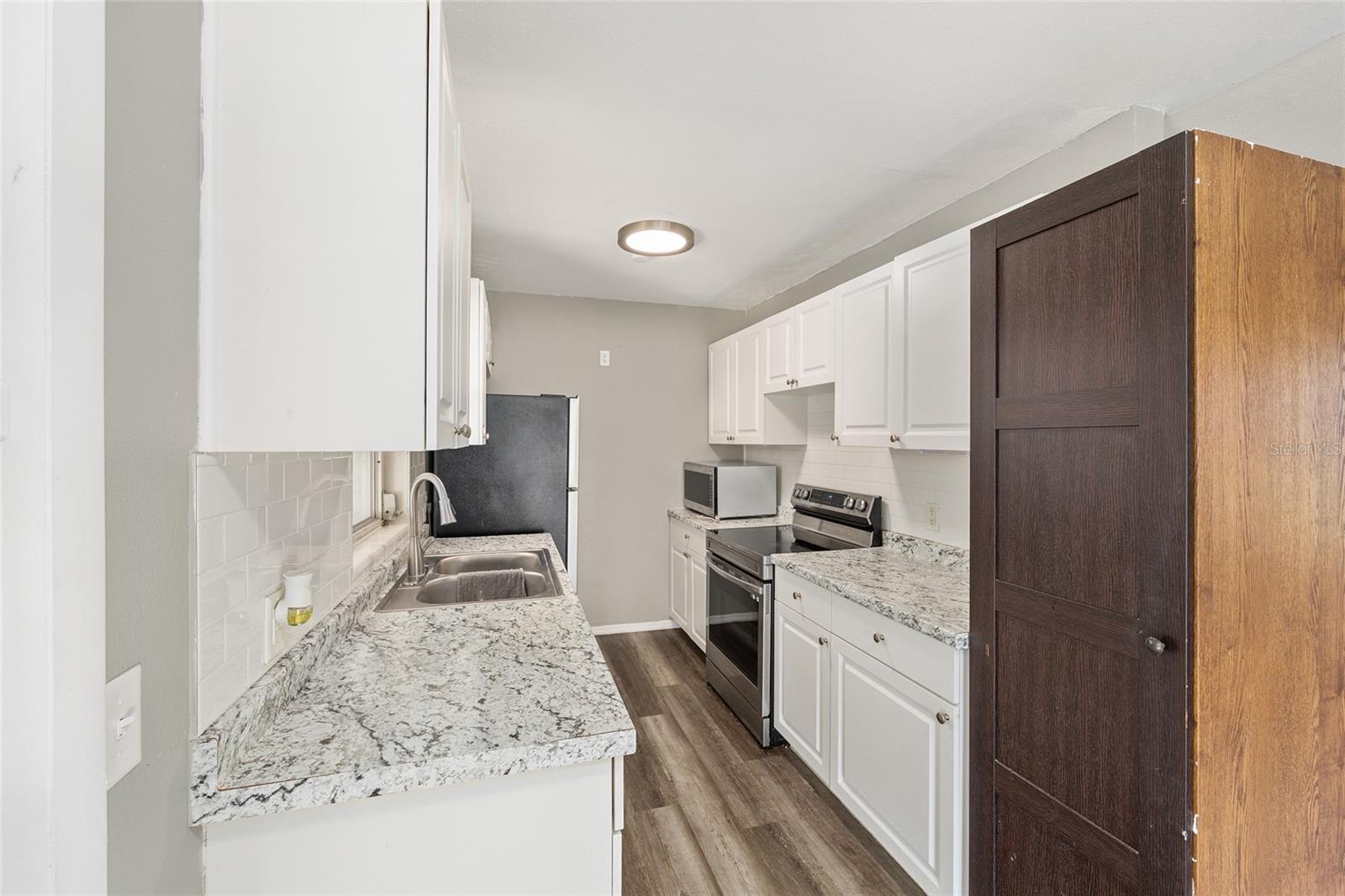 TOWN/BELLEVIEW - Residential